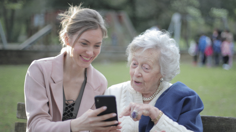 Mutter und Tochter mit Tablet