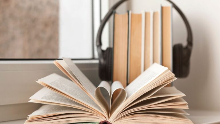 Ein Buch mit Kopfhörer