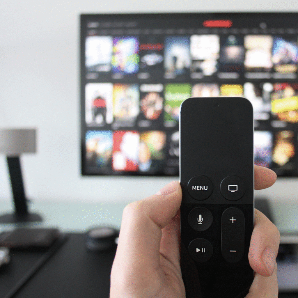 Digitale Medien entdecken - Fernseher mit Fernbedienung