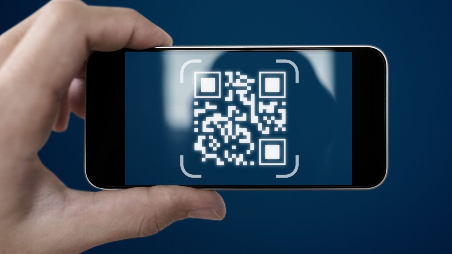 Handy mit QR Code