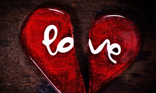 Love Scamming (5) Symbolfoto zerbrochenes Herz