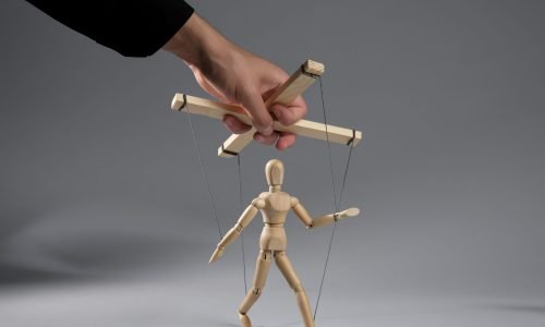 manipulatiuon manipulatiuon